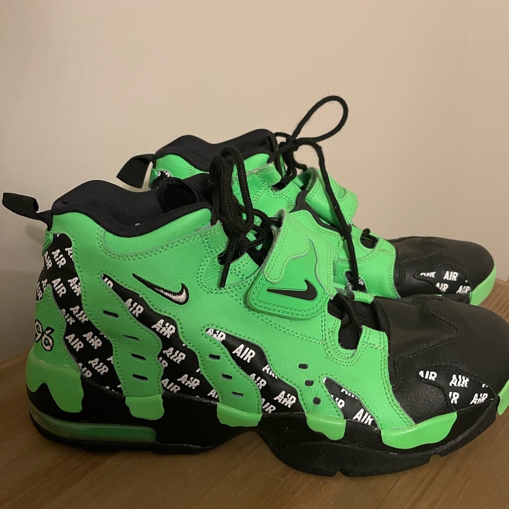 Sz 11.5 NEW: Nike AIR Diamond Turf MAX 96 Rage electric green new without tags.